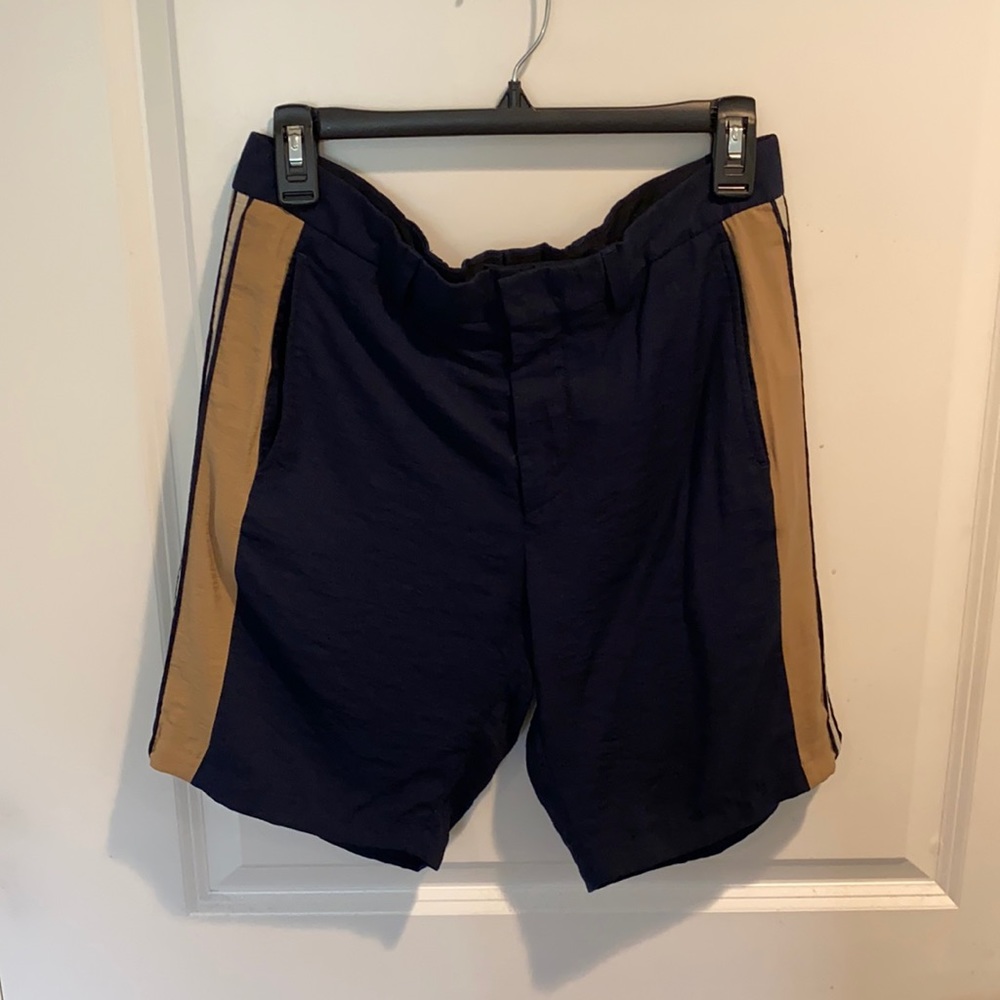 ASOS Design Navy Smart-Shorts w/ Beige Stripe
